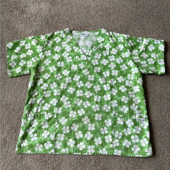 UA Scrubs St Patrick’s Day Clover Scrub Top - Picture 1 of 2